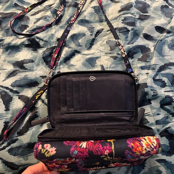 Vera Bradley cross body/wristlet - Picture 4 of 5